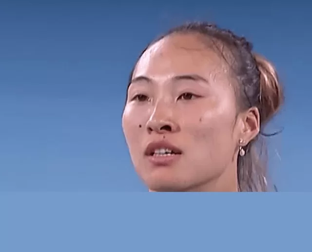 王欣瑜0:1落后内心波澜壮阔,郑钦文数度哽咽布局未来_心态_金花_中国