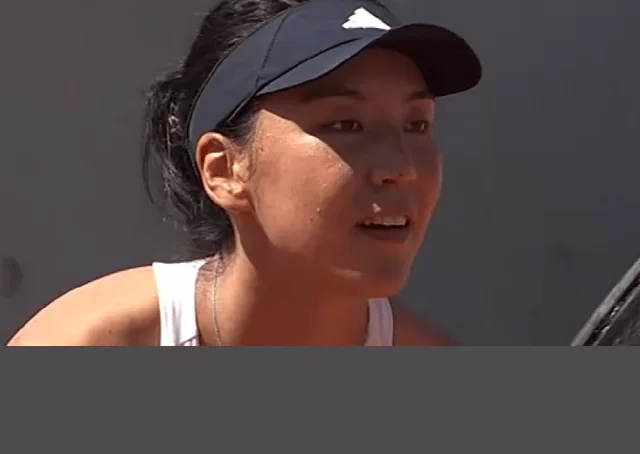 王欣瑜0:1落后内心波澜壮阔，郑钦文数度哽咽布局未来_心态_金花_中国